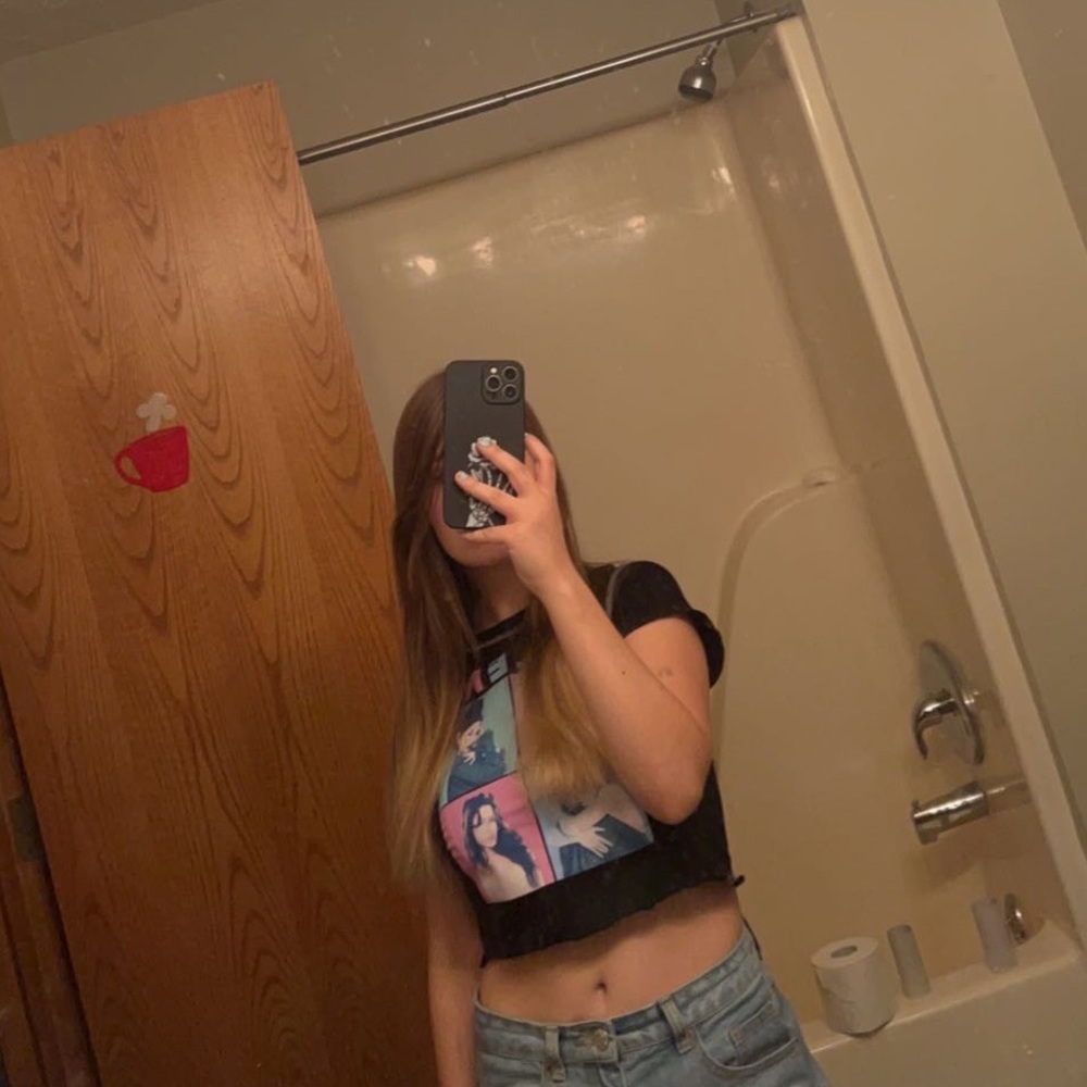 Selena crop top